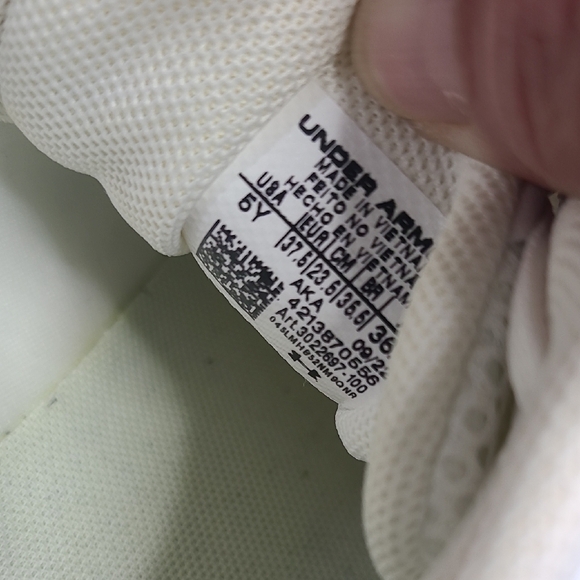 Under Armour White Sneakers - Picture 2 of 8